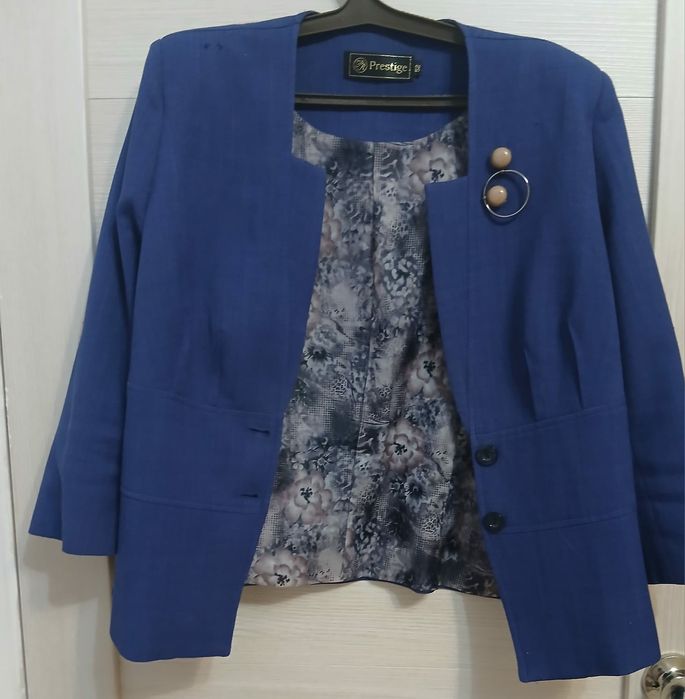 Продам костюм с юбкой