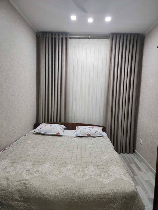 Чиланзар 1 квартал высокопотолочка 2 комнатная