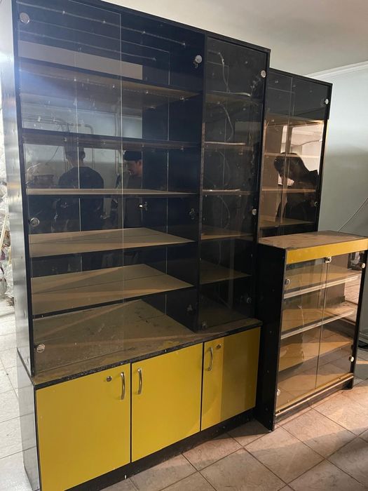 Стеклянные ветрины