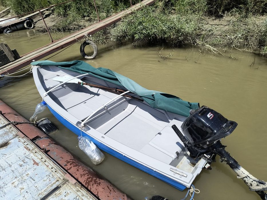 Barcă fibră sticlă