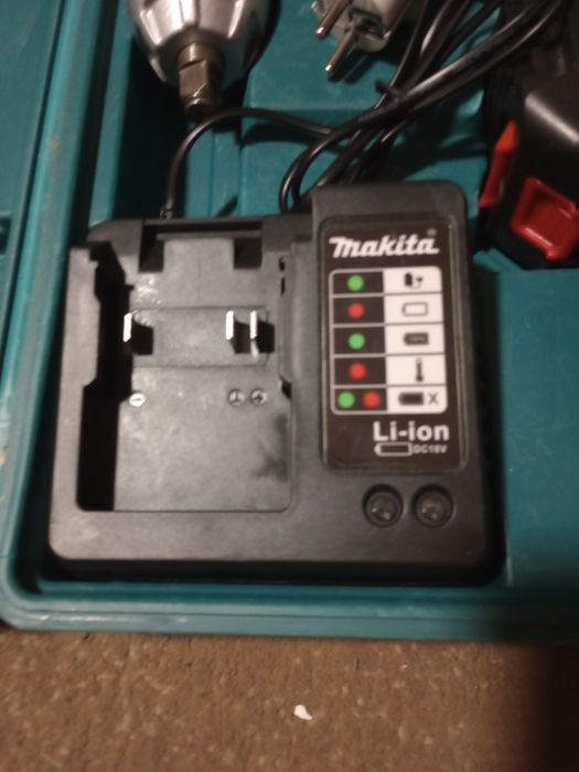 Pistol mpact cu acumulator Makita