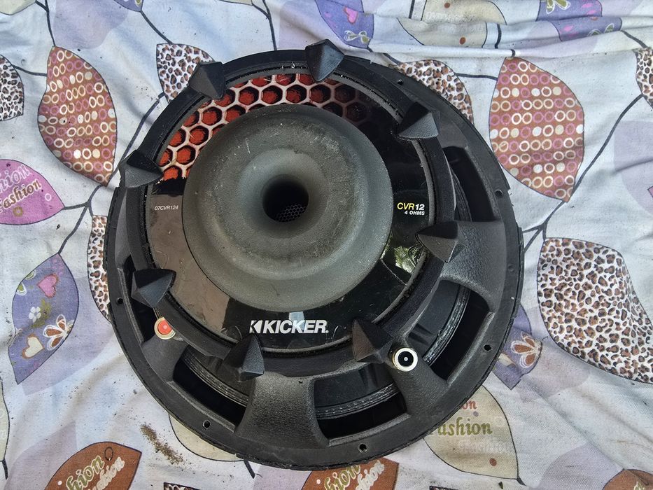 Продам динамик Kicker