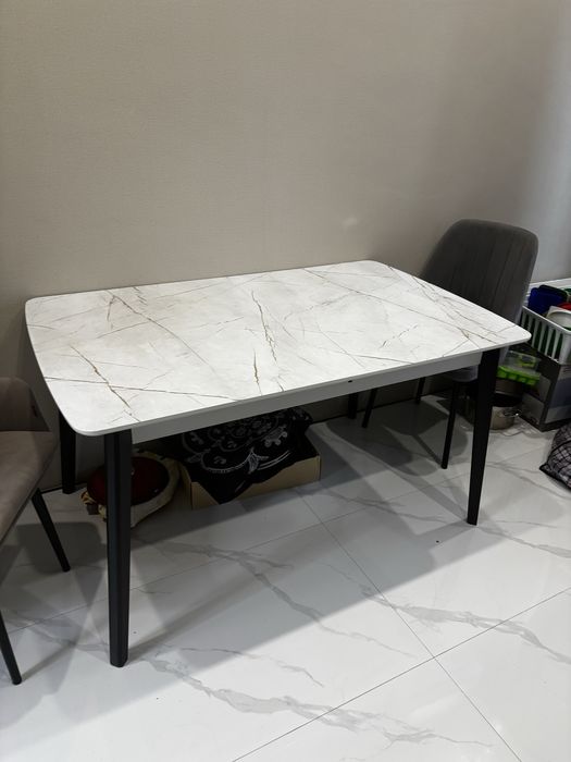 Стол для кухни. Белый