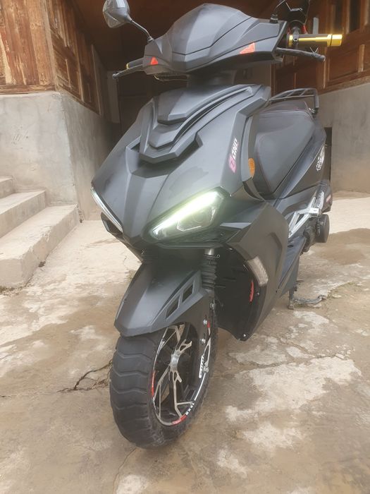 Skuter Italiya r2