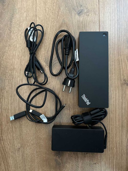 Lenovo ThinkPad Hybrid USB-C към USB-A докинг станция