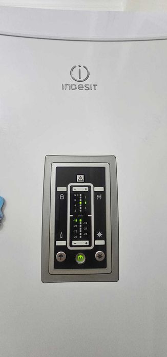 Холодильник Indesit