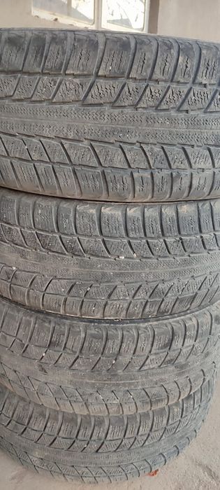 Зимные шины б.у. в хорошем состояни.