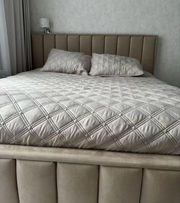 Двуспальная кровать