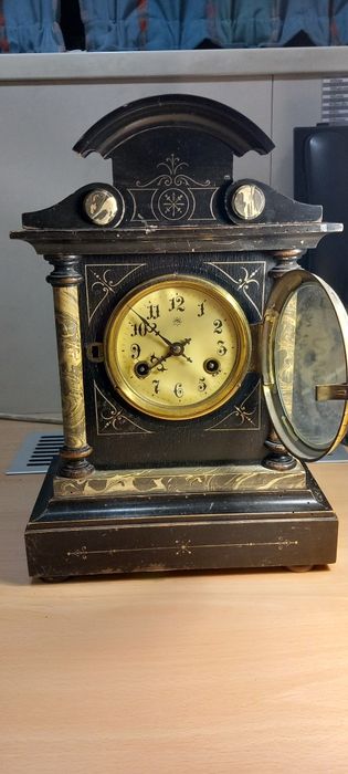 Стар античен  часовник