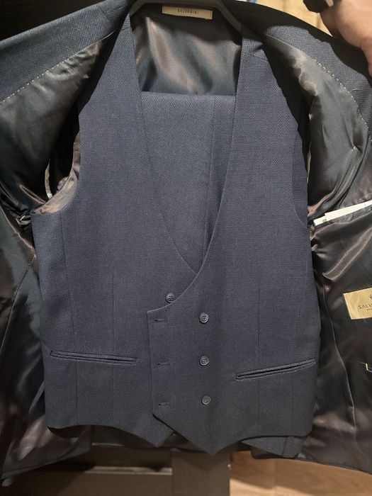 Продам костюм новый