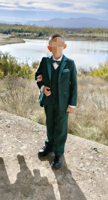 Детски костюм с елек и папионка