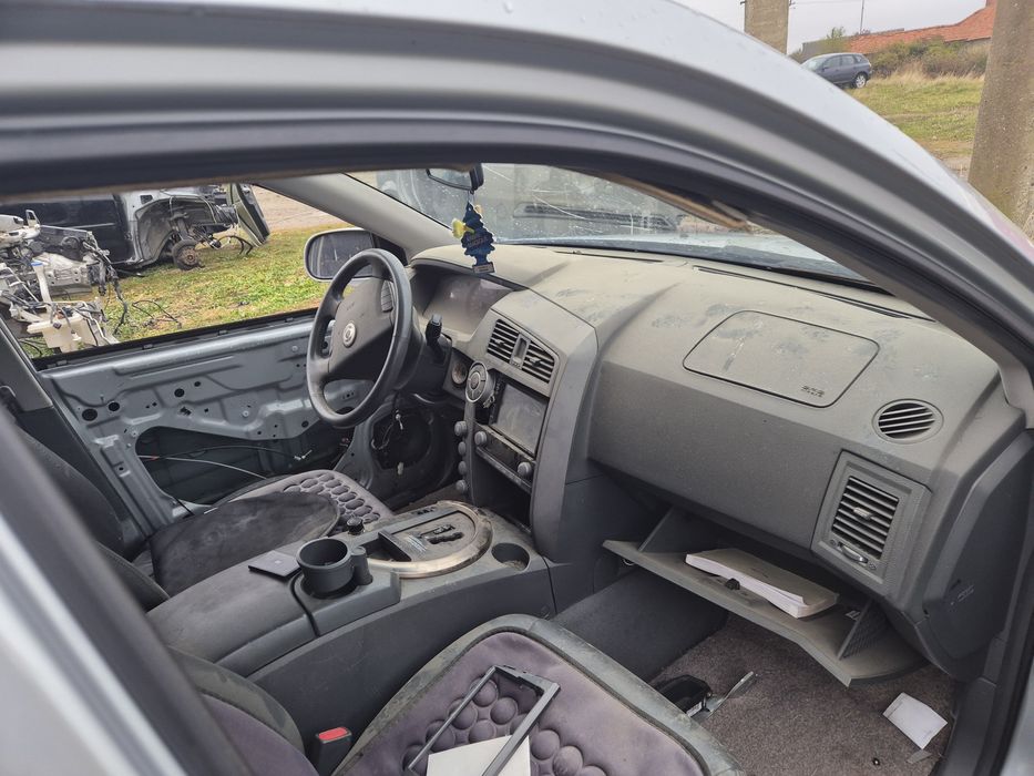 Продавам на части