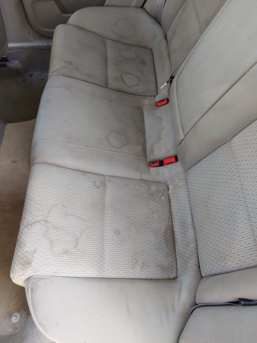 Aspirator cu injectie-extractie si aparat de curatat cu abur