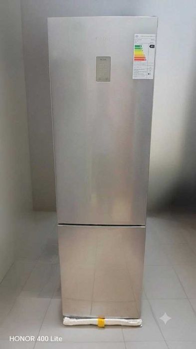 Продам холодильник Samsung RB37P5491SA