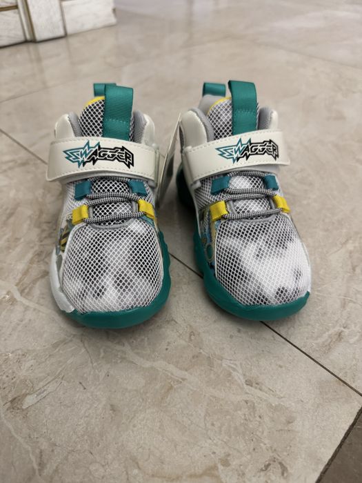 Кроссовки утепленные