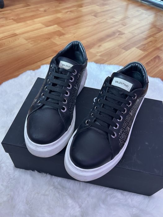 Дамски кецове Valentino & Balenciaga 39 номер цената е за двата чефта