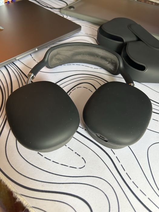 Продам airpods max оригинал
