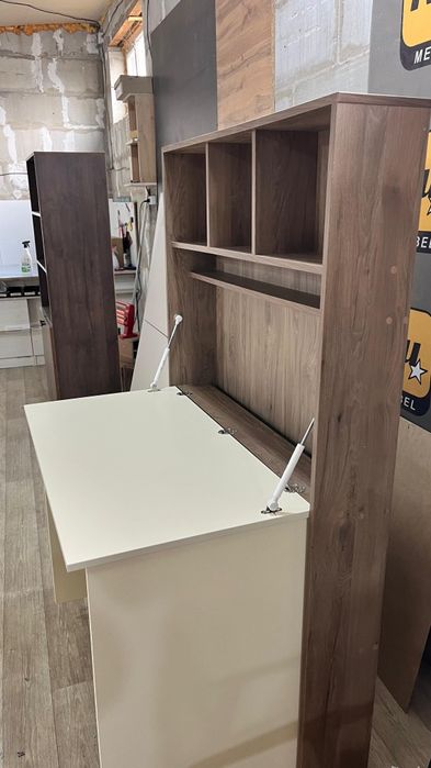 Настенный шкаф парта