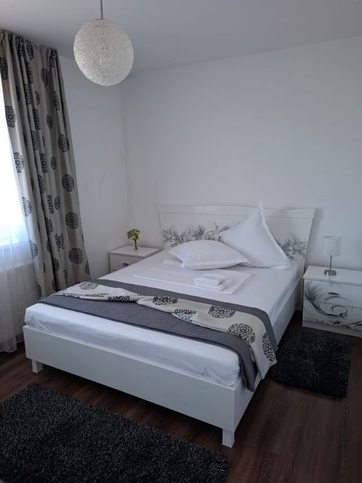 Închiriez apartament 3 camere, decomandat