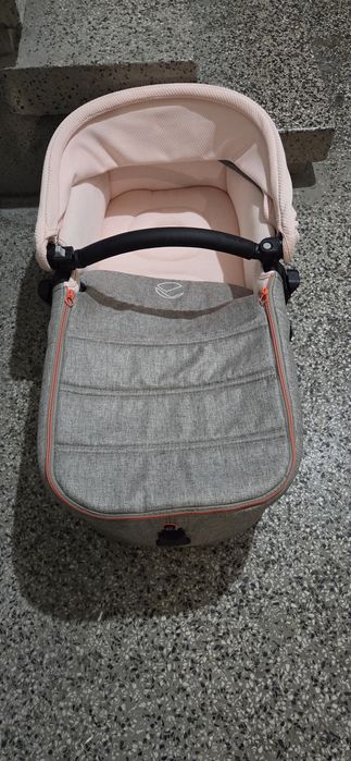 Бебешка количка.