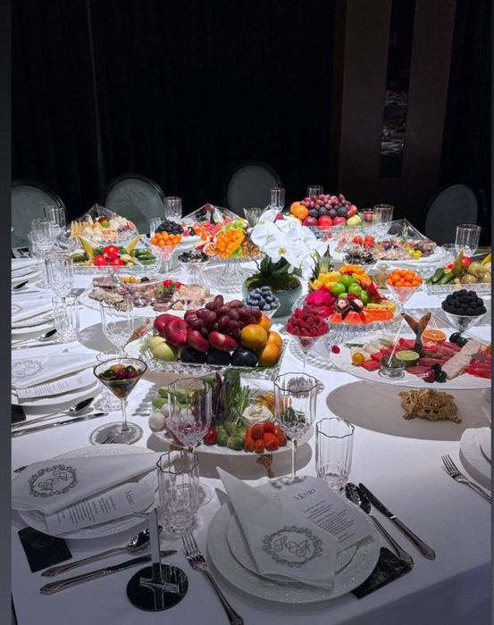 Prokat chini idishlar va stol stullar