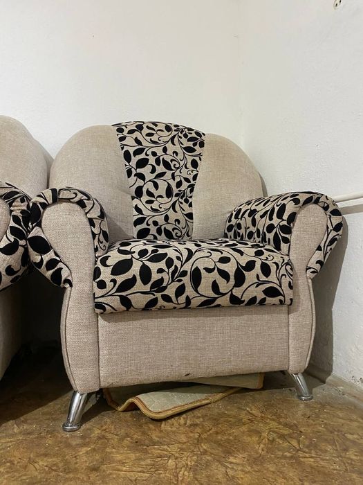 Диван сатылады  1 үлкен диван,2 кіші кресло