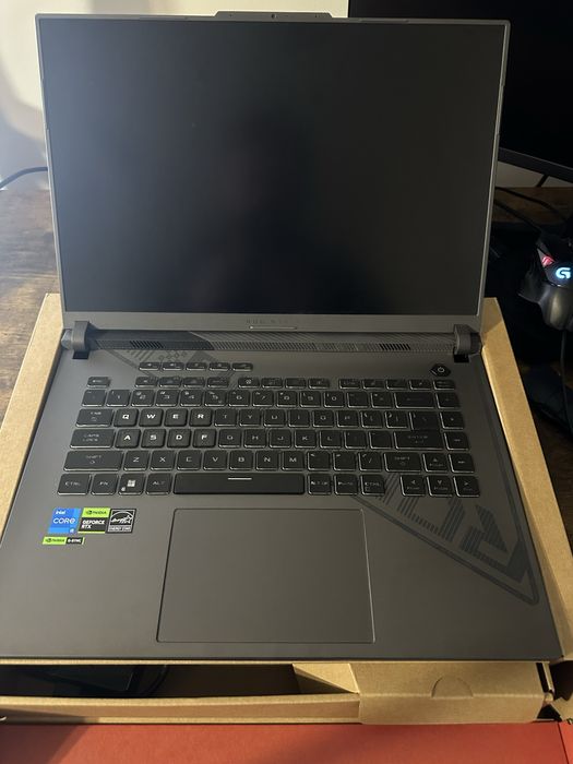 Asus ROG Strix G16 I5-13450HX 16GB 512GB SSD RTX4050 cu garantie 2 ani