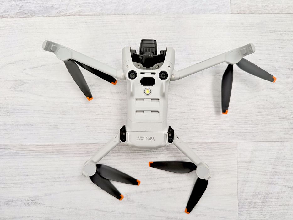 DJI Mini 4 Pro 4K Fly More Combo + DJI RC 2 + protectie ecran și elici