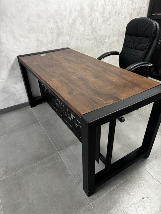 Офис обзавеждане