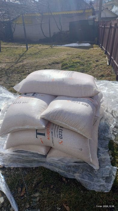 Vând grăunțe la saci