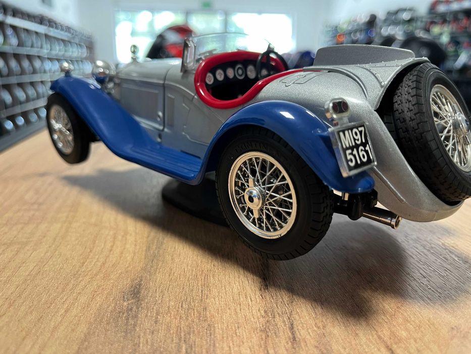 BBURAGO колекционерски модел ALFA ROMEO SPYDER  1932г.  1:18