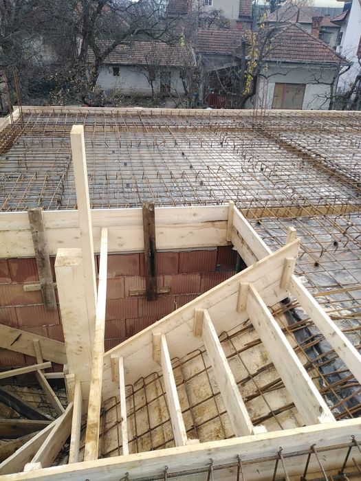 Echipa ex: case in roșu sau la cheie