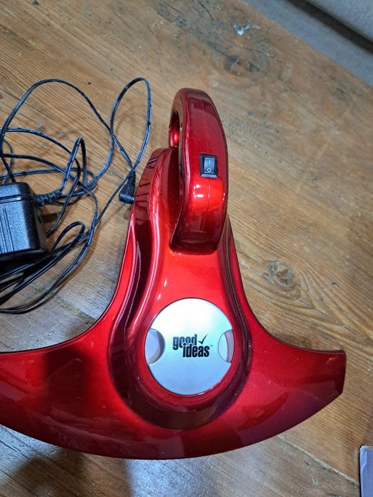 Уред за почистване на легло и мека мебел