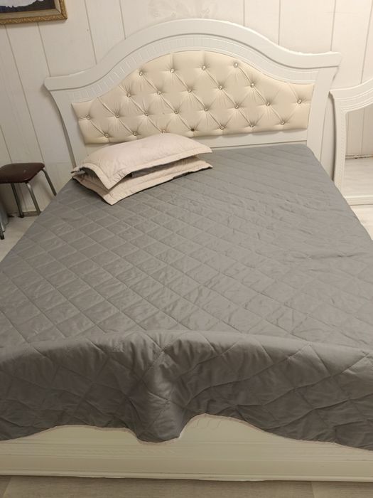 Спальное кровать