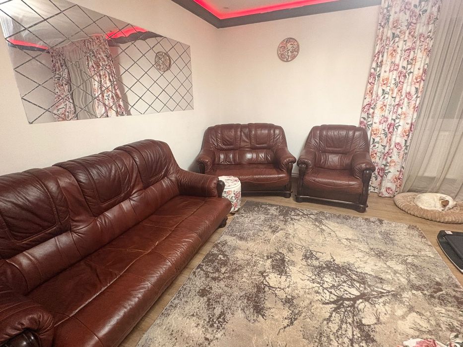 Set canapea + 2 fotolii piele – stare foarte bună