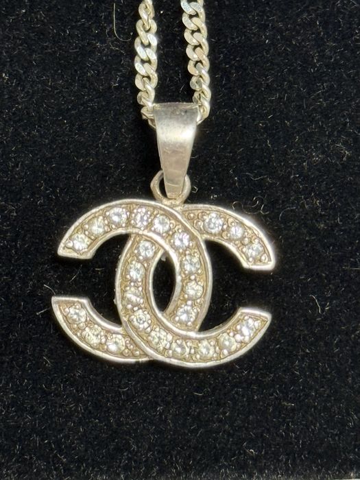 “Оригинално” сребърно колие Chanel