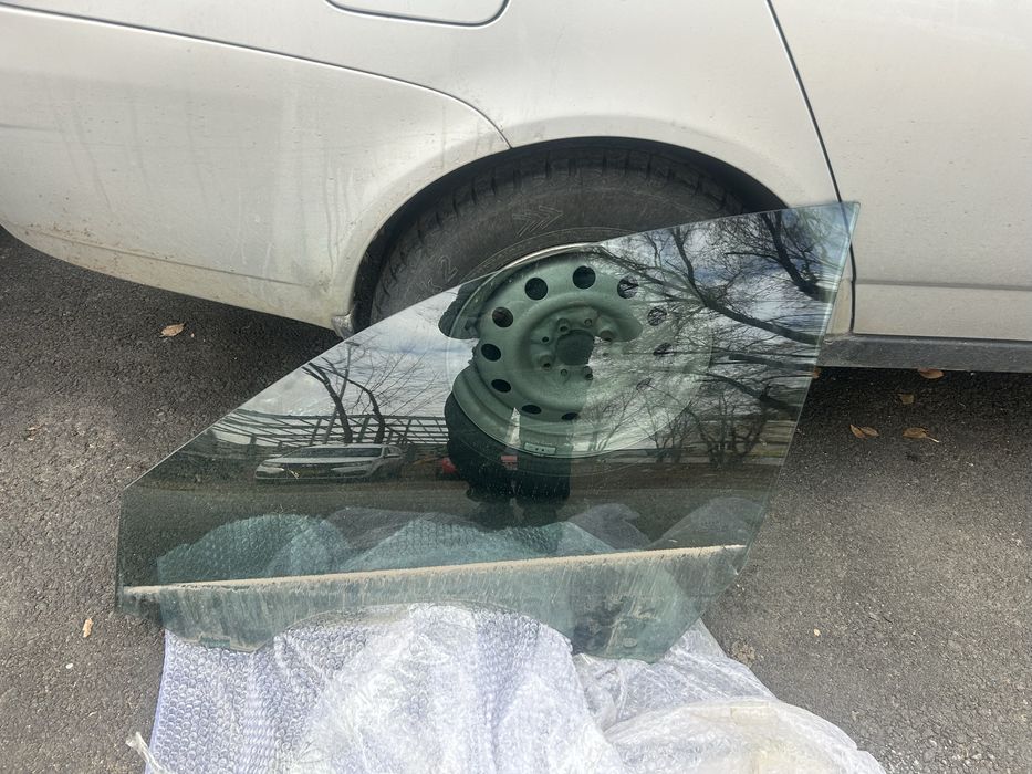 Стекло боковое на Зикр 001
