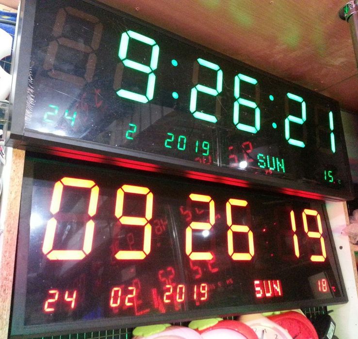 L E D настенные часы качество супер работают от 220 вольт. Оптом