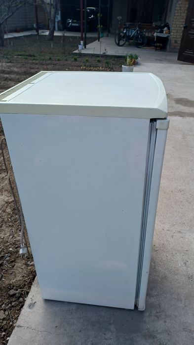 SAMSUNGхаладильник высота 1м60см в отличном состояние всё заводской