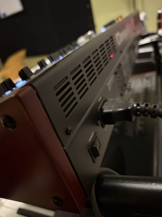 Sintetizator analog Behringer DeepMind 6