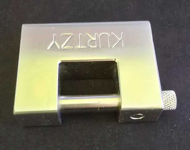 Lacat cu inchidere orizontala