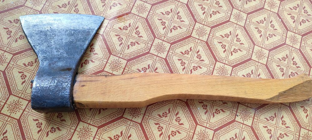 Продам топор и молоток