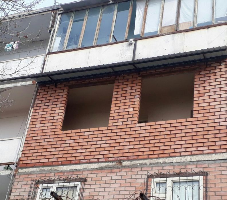 Выкладываю балконы кирпичом.  кладка кирпич