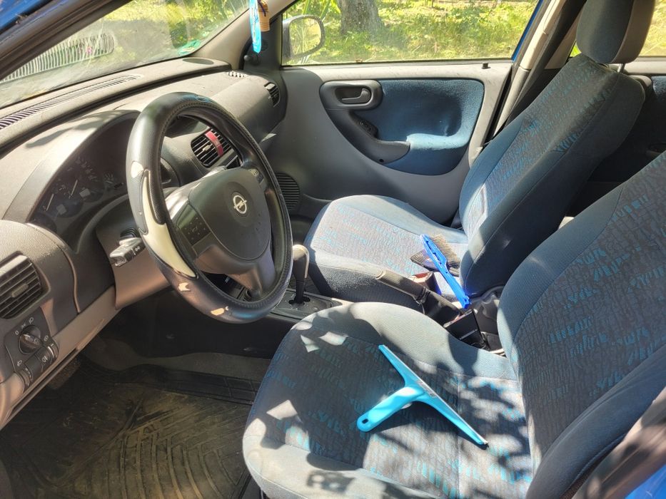 Продавам опел корса полуавтомат