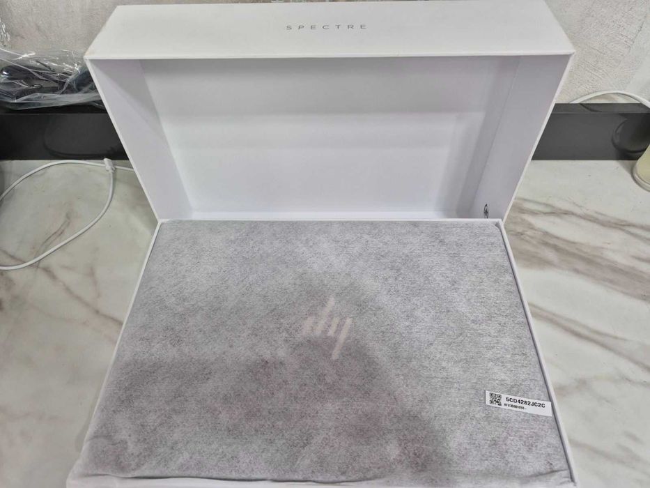 HP Spectre x360 2-in-l Laptop 1 -eu0xxx