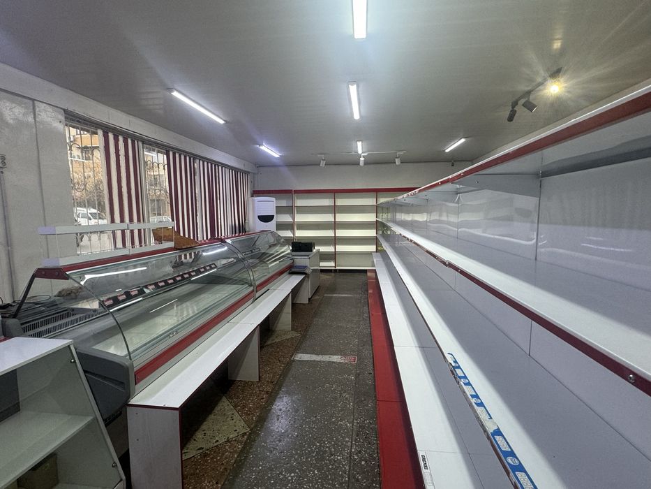 Prodayotsa metalicheskiy polka dlya magazin