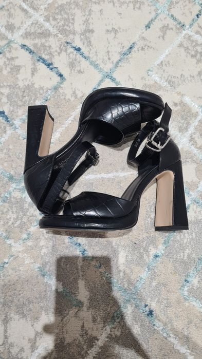 Стильные Босоножки на каблуке очень удобные