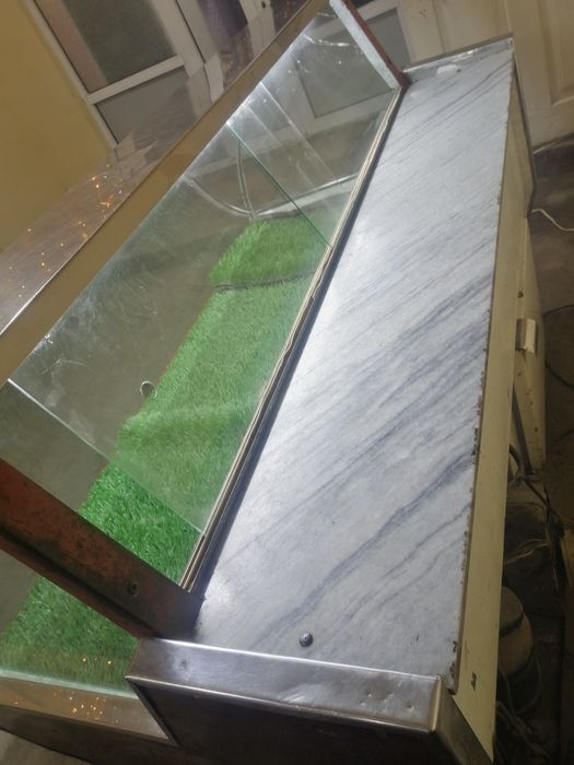 Витрина холодильник сотилади