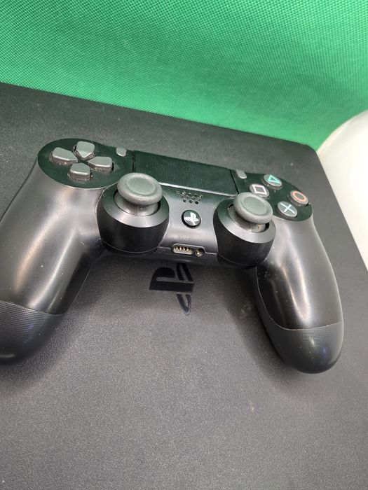 Ps4 1TB+o maneta•Amanet Lazar Crangasi •58146