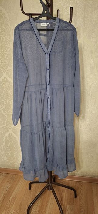 Платье  Б/у. Цены  690тг.